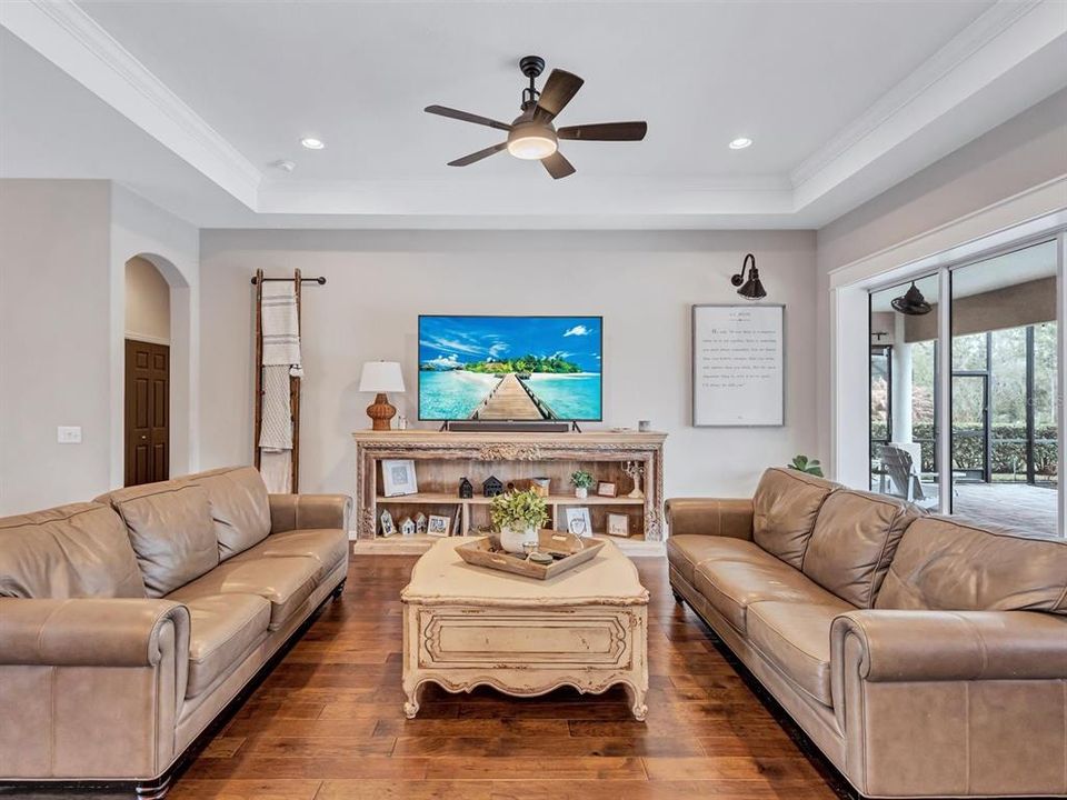 For Sale: $800,000 (3 beds, 3 baths, 2581 Square Feet)
