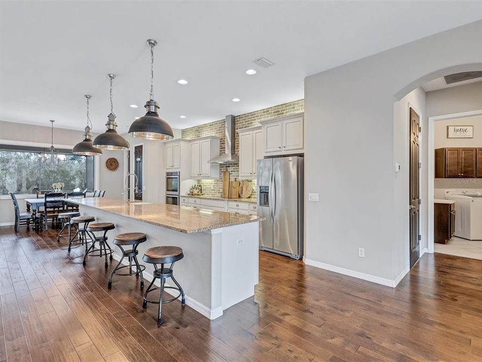 For Sale: $800,000 (3 beds, 3 baths, 2581 Square Feet)
