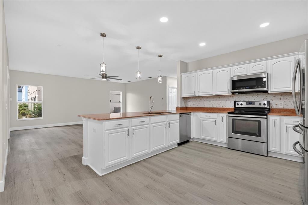 En Venta: $520,000 (4 camas, 2 baños, 2790 Pies cuadrados)