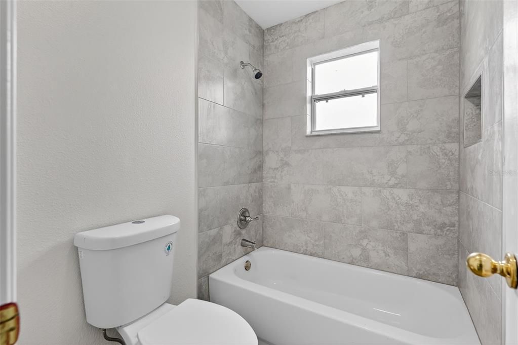 En Venta: $520,000 (4 camas, 2 baños, 2790 Pies cuadrados)