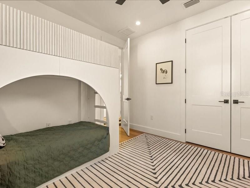 Activo con contrato: $899,000 (3 camas, 2 baños, 1884 Pies cuadrados)