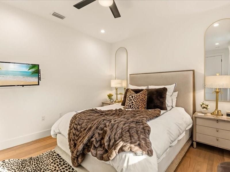 Activo con contrato: $899,000 (3 camas, 2 baños, 1884 Pies cuadrados)