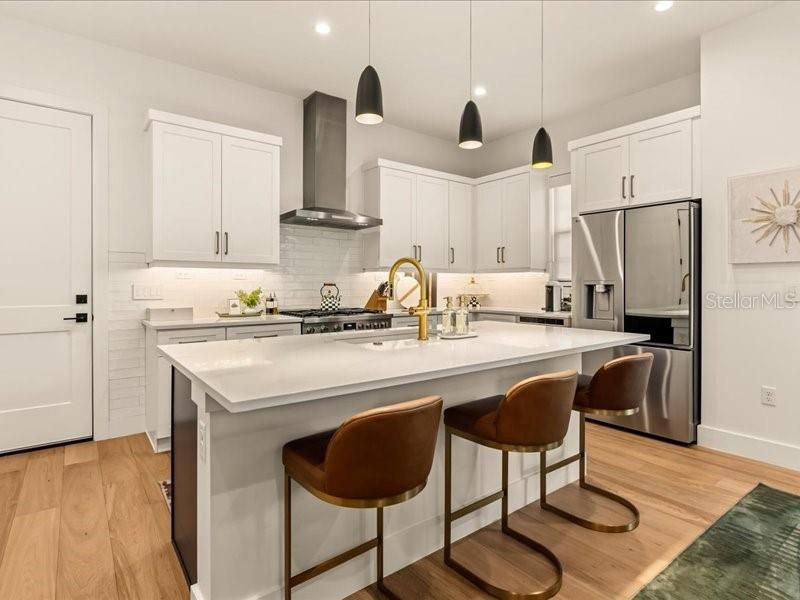 Activo con contrato: $899,000 (3 camas, 2 baños, 1884 Pies cuadrados)