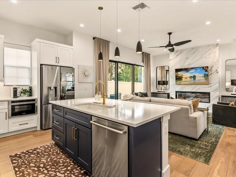Activo con contrato: $899,000 (3 camas, 2 baños, 1884 Pies cuadrados)