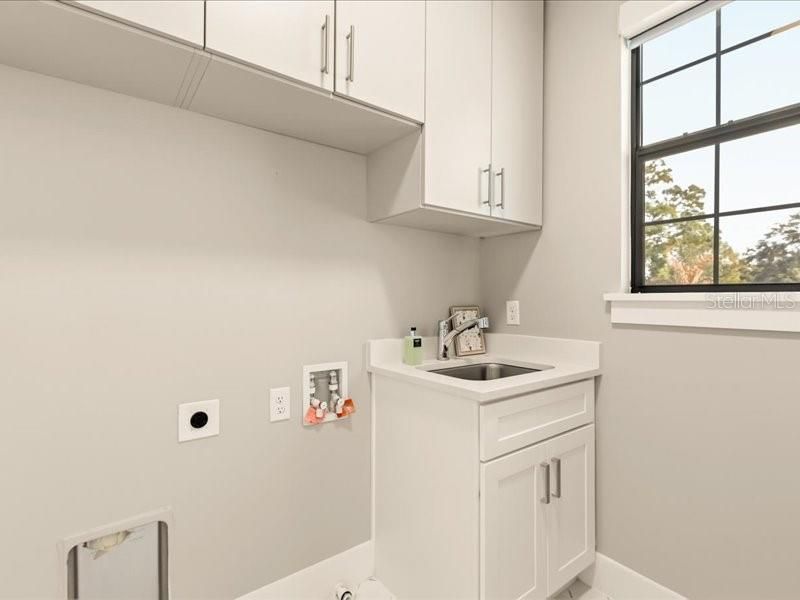 Activo con contrato: $899,000 (3 camas, 2 baños, 1884 Pies cuadrados)