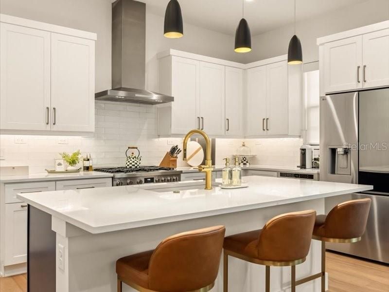 Activo con contrato: $899,000 (3 camas, 2 baños, 1884 Pies cuadrados)