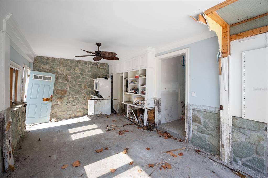 На продажу: $1,200,000 (0.43 acres)