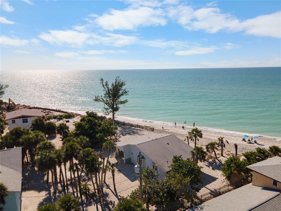 На продажу: $1,200,000 (0.43 acres)