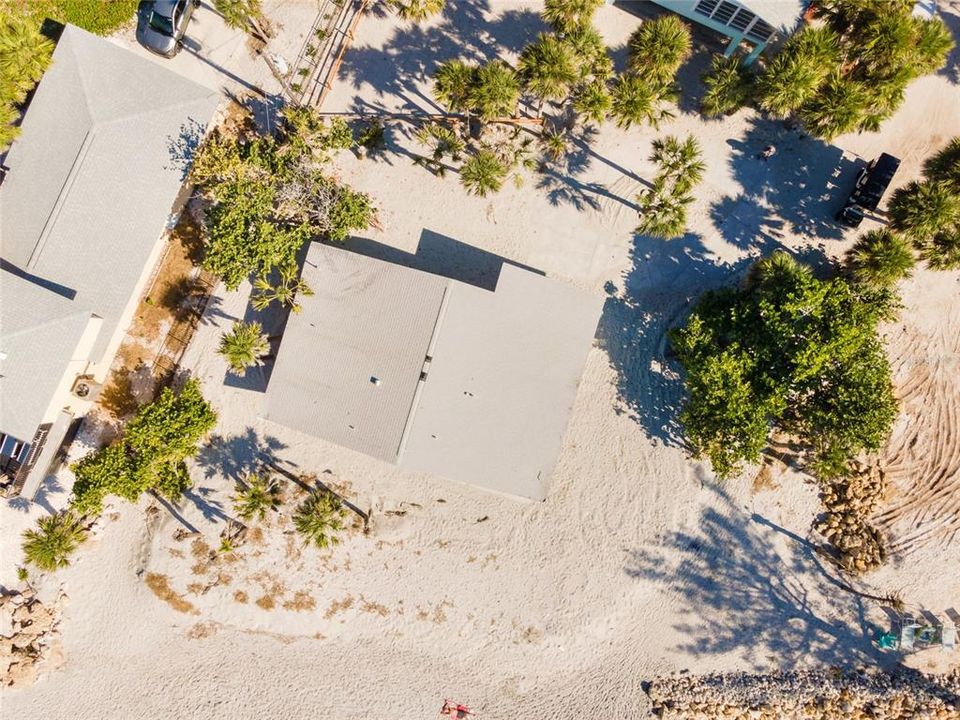 На продажу: $1,200,000 (0.43 acres)