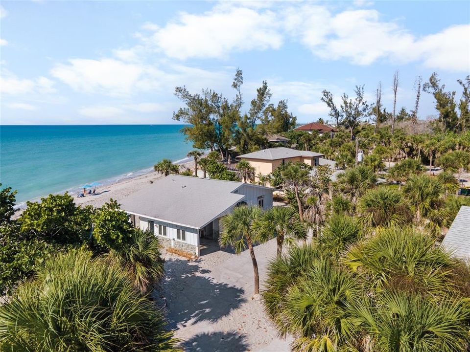 На продажу: $1,200,000 (0.43 acres)