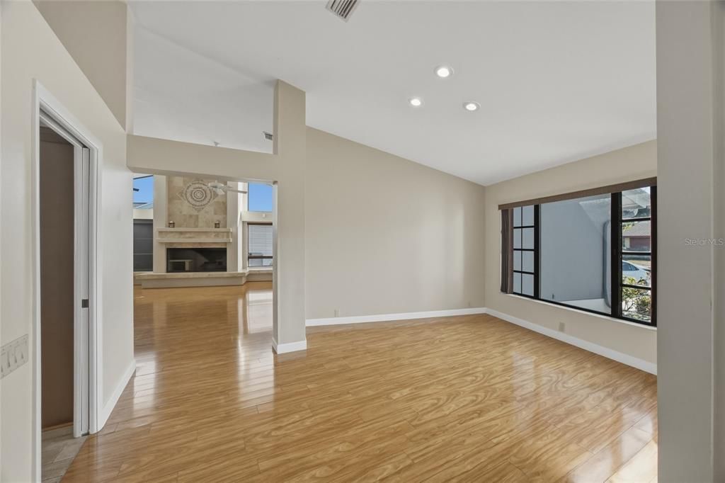 For Sale: $1,599,000 (4 beds, 2 baths, 2913 Square Feet)