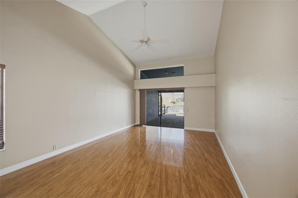 For Sale: $1,599,000 (4 beds, 2 baths, 2913 Square Feet)