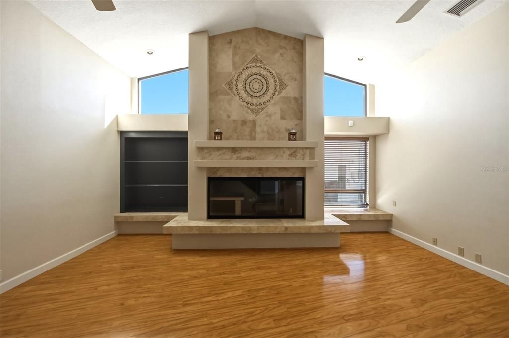 For Sale: $1,599,000 (4 beds, 2 baths, 2913 Square Feet)