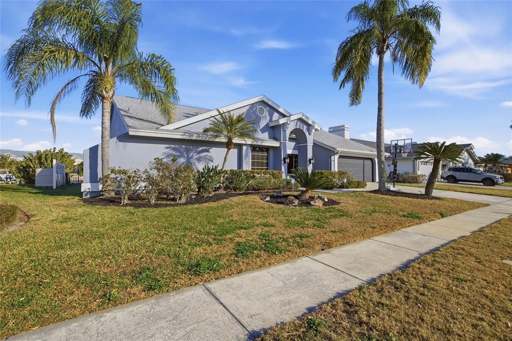 For Sale: $1,599,000 (4 beds, 2 baths, 2913 Square Feet)