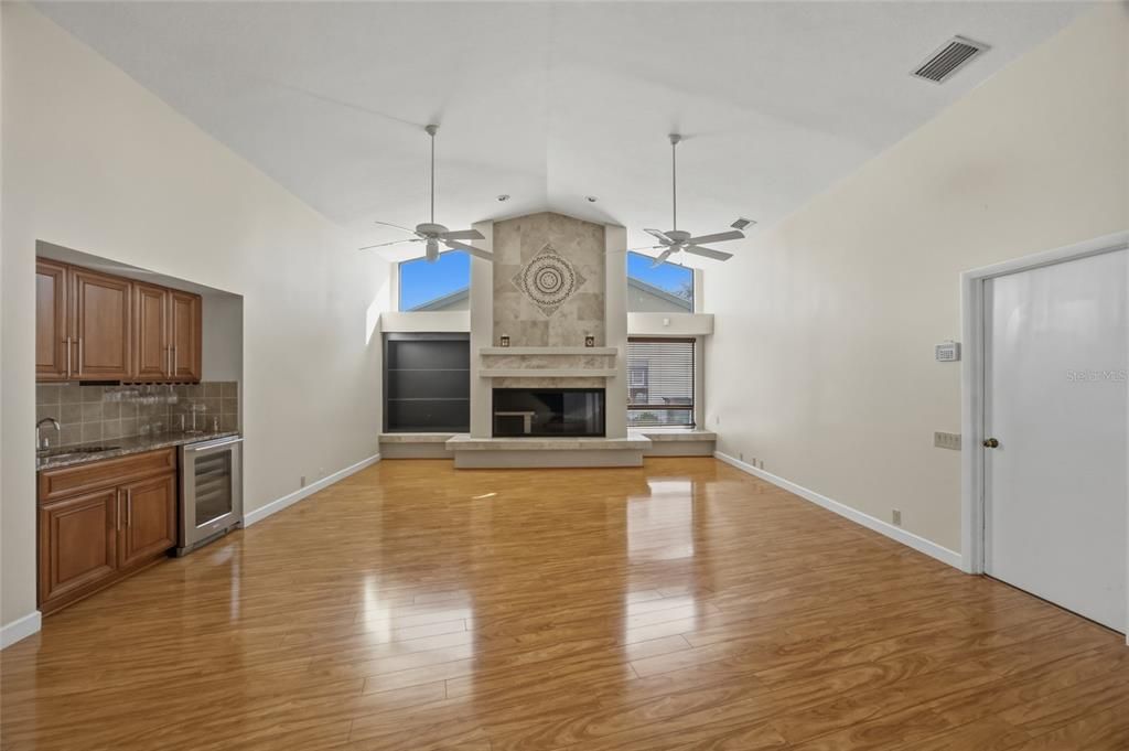 For Sale: $1,599,000 (4 beds, 2 baths, 2913 Square Feet)