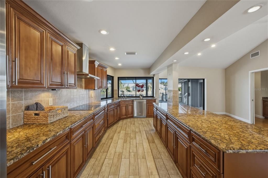 For Sale: $1,599,000 (4 beds, 2 baths, 2913 Square Feet)