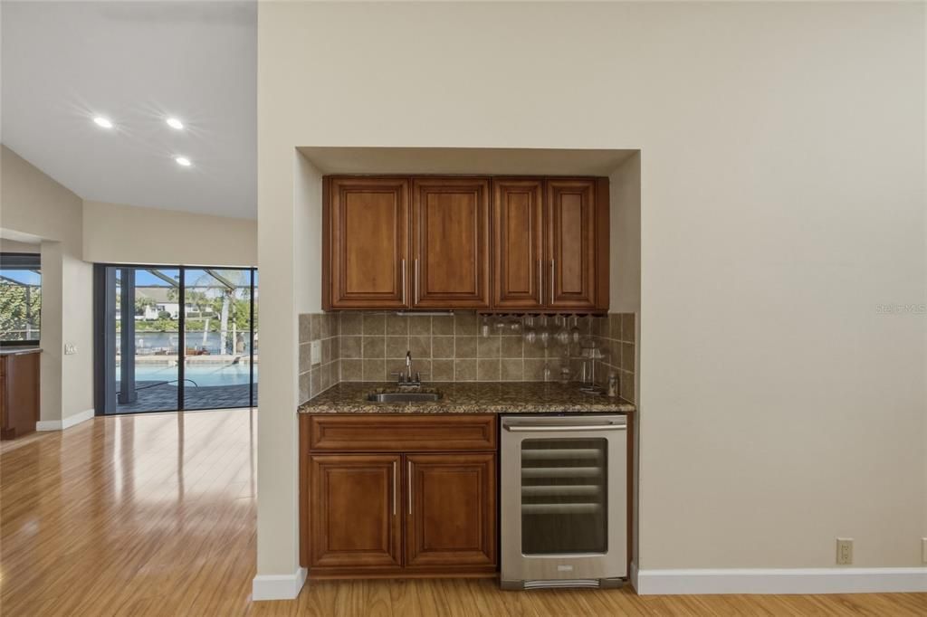 For Sale: $1,599,000 (4 beds, 2 baths, 2913 Square Feet)