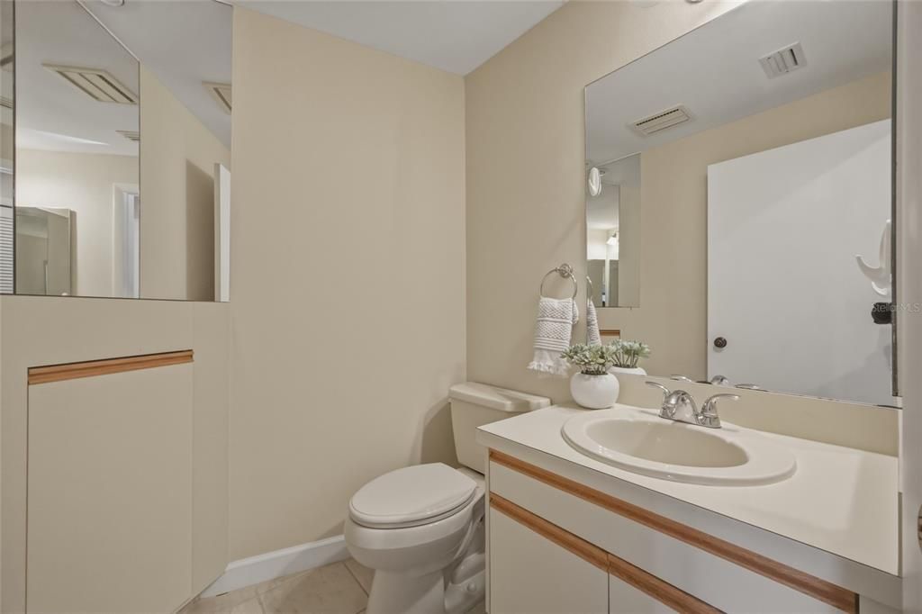 For Sale: $1,599,000 (4 beds, 2 baths, 2913 Square Feet)