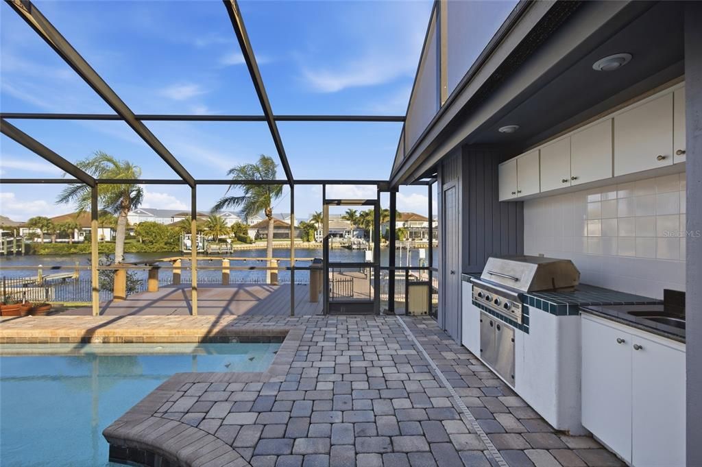 For Sale: $1,599,000 (4 beds, 2 baths, 2913 Square Feet)
