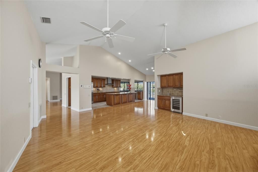 For Sale: $1,599,000 (4 beds, 2 baths, 2913 Square Feet)