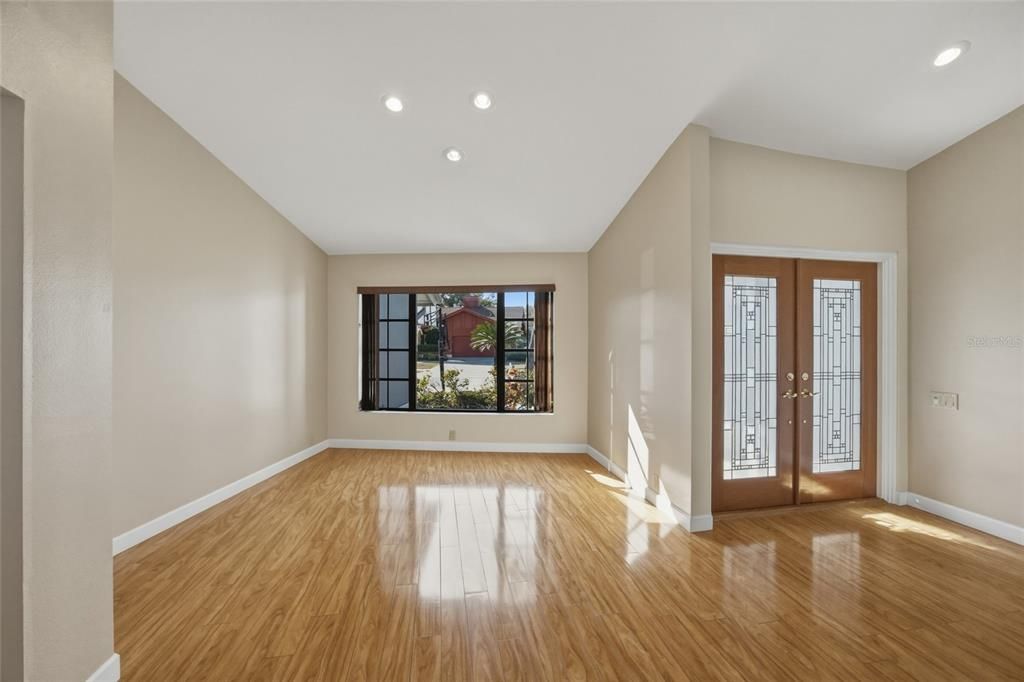 For Sale: $1,599,000 (4 beds, 2 baths, 2913 Square Feet)