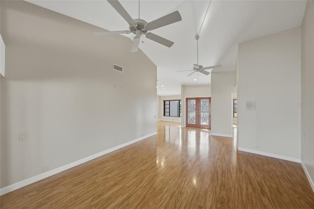 For Sale: $1,599,000 (4 beds, 2 baths, 2913 Square Feet)