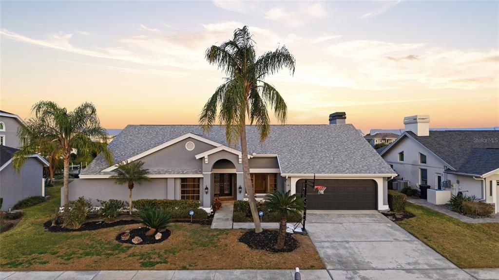 For Sale: $1,599,000 (4 beds, 2 baths, 2913 Square Feet)