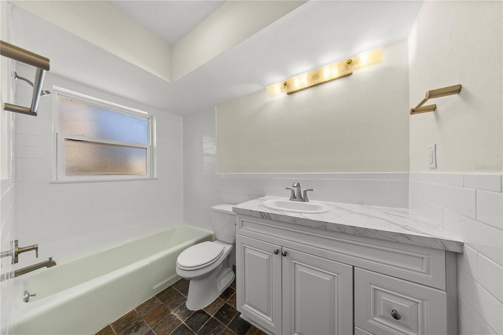 En Venta: $199,999 (2 camas, 2 baños, 1296 Pies cuadrados)