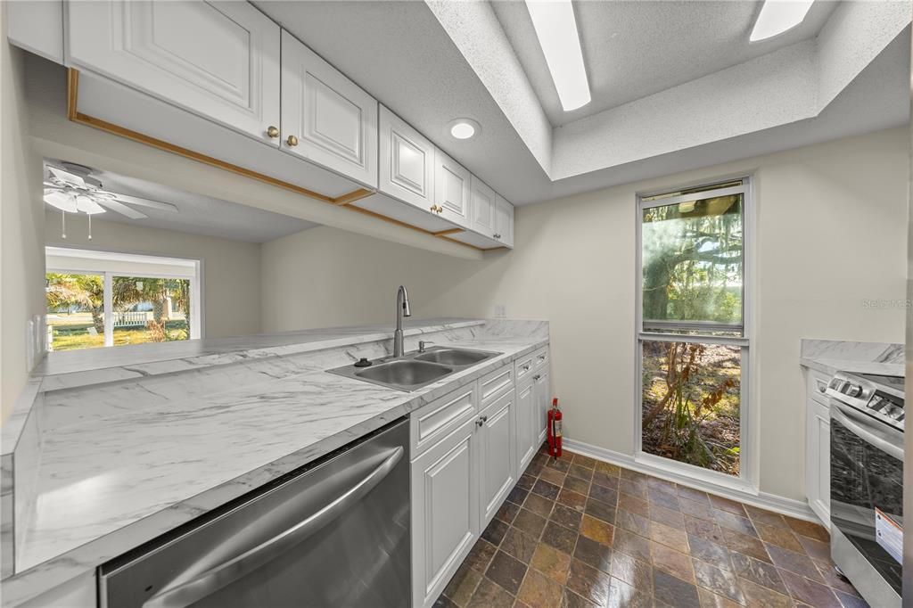 En Venta: $199,999 (2 camas, 2 baños, 1296 Pies cuadrados)