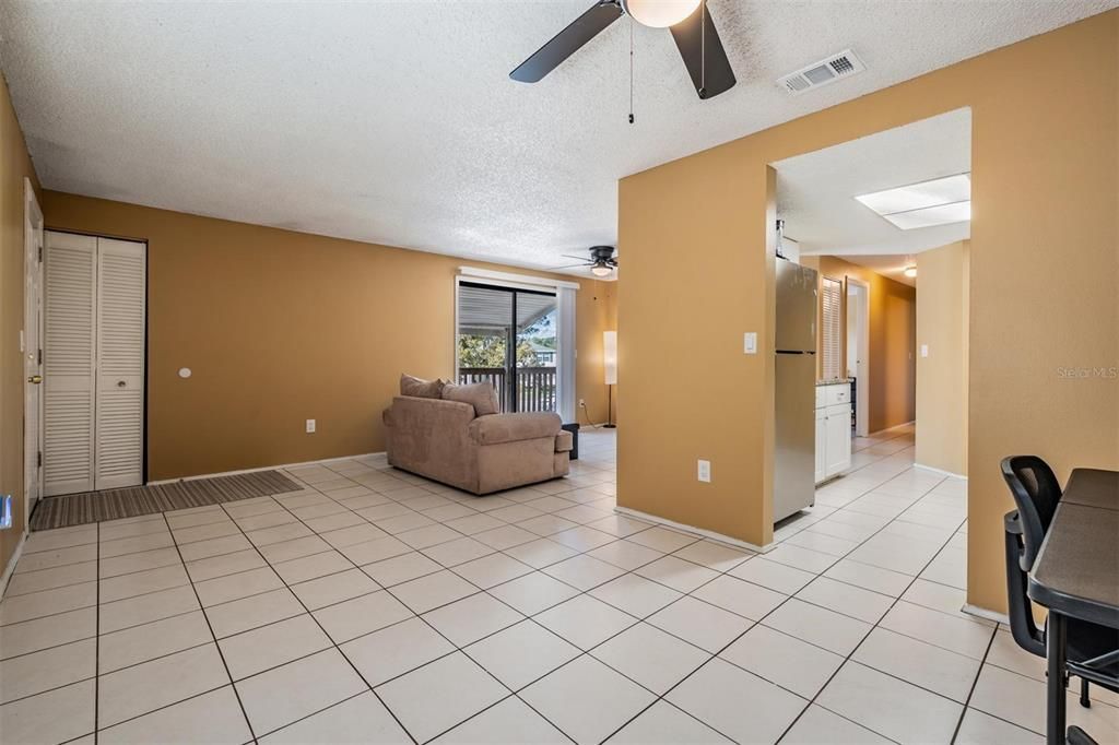 En Venta: $157,000 (2 camas, 2 baños, 915 Pies cuadrados)