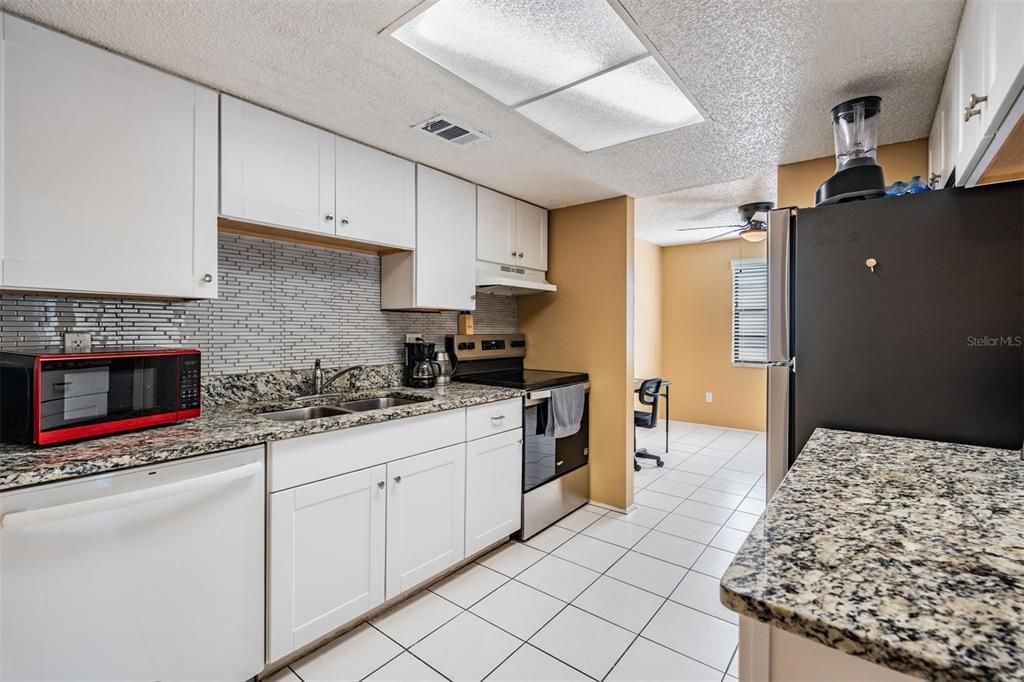 En Venta: $157,000 (2 camas, 2 baños, 915 Pies cuadrados)