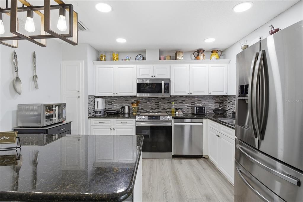 En Venta: $899,000 (4 camas, 3 baños, 2358 Pies cuadrados)
