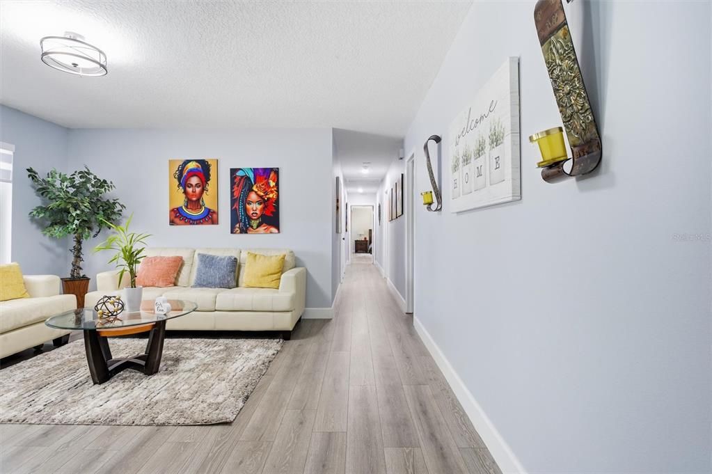 En Venta: $899,000 (4 camas, 3 baños, 2358 Pies cuadrados)