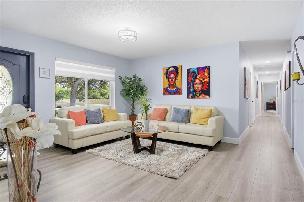 En Venta: $899,000 (4 camas, 3 baños, 2358 Pies cuadrados)