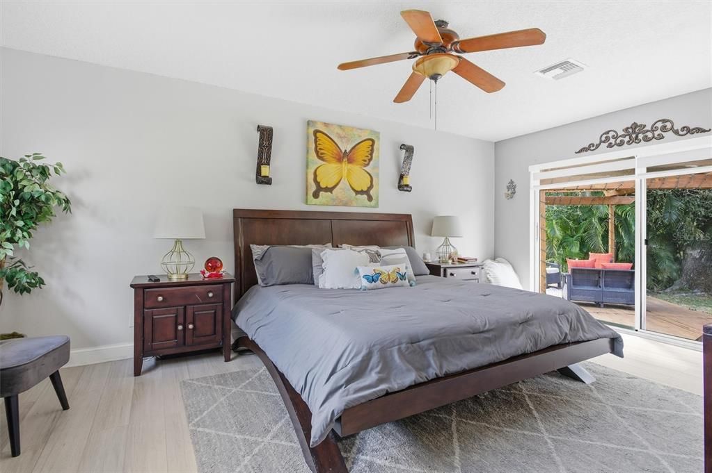 En Venta: $899,000 (4 camas, 3 baños, 2358 Pies cuadrados)