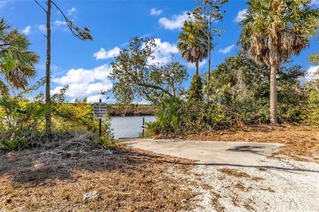 For Sale: $240,000 (1 beds, 1 baths, 777 Square Feet)