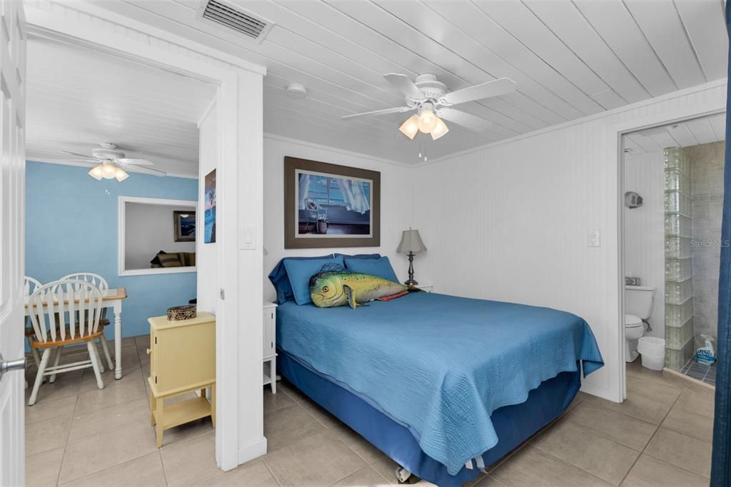 For Sale: $240,000 (1 beds, 1 baths, 777 Square Feet)