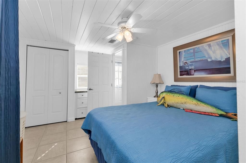 For Sale: $240,000 (1 beds, 1 baths, 777 Square Feet)