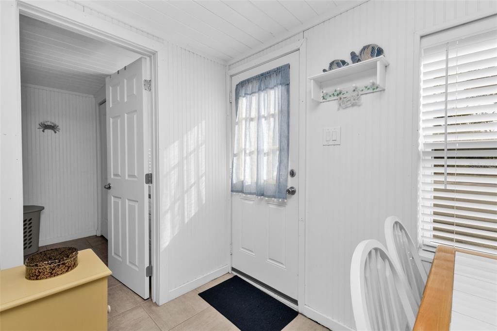 For Sale: $240,000 (1 beds, 1 baths, 777 Square Feet)