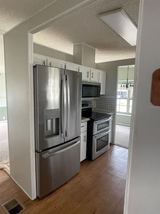 Active With Contract: $143,000 (2 beds, 2 baths, 1152 Square Feet)