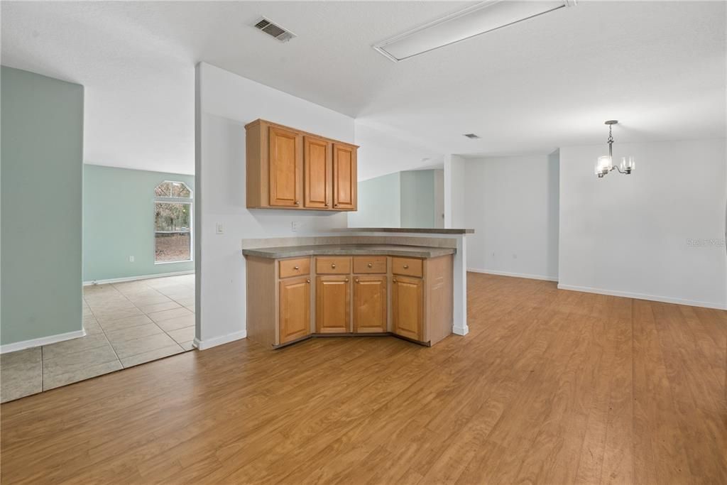 На продажу: $399,000 (4 спален, 2 ванн, 2356 Квадратных фут)