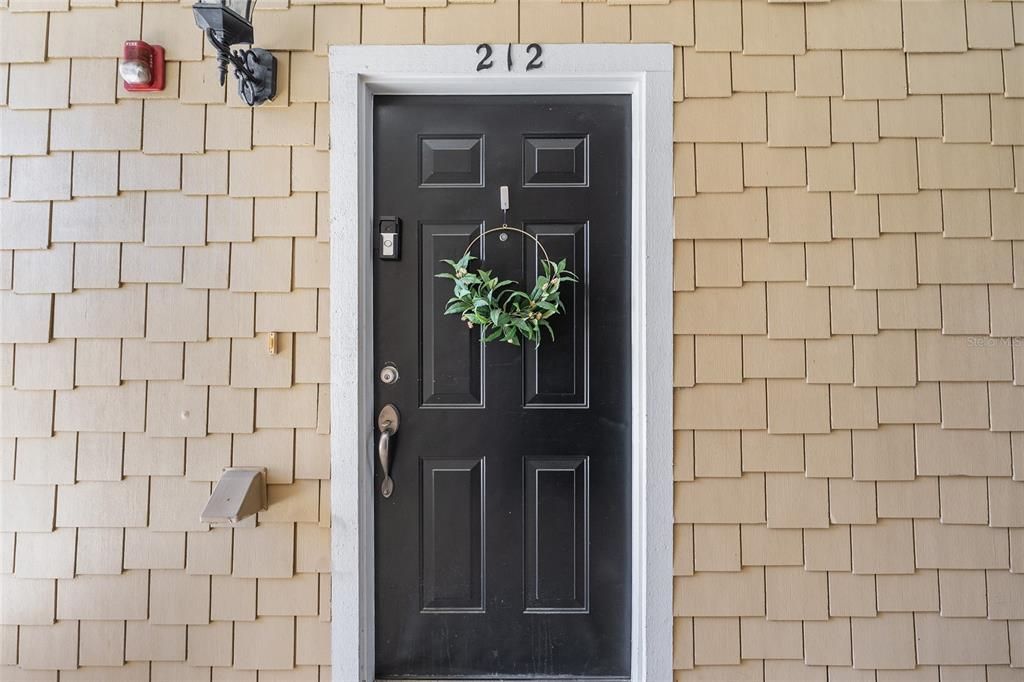 For Sale: $225,000 (1 beds, 1 baths, 582 Square Feet)