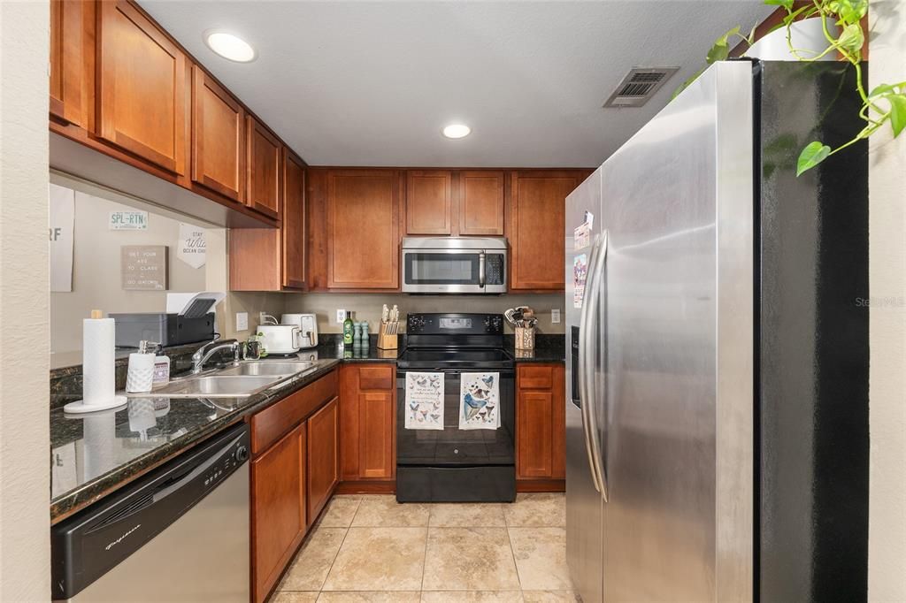 For Sale: $225,000 (1 beds, 1 baths, 582 Square Feet)