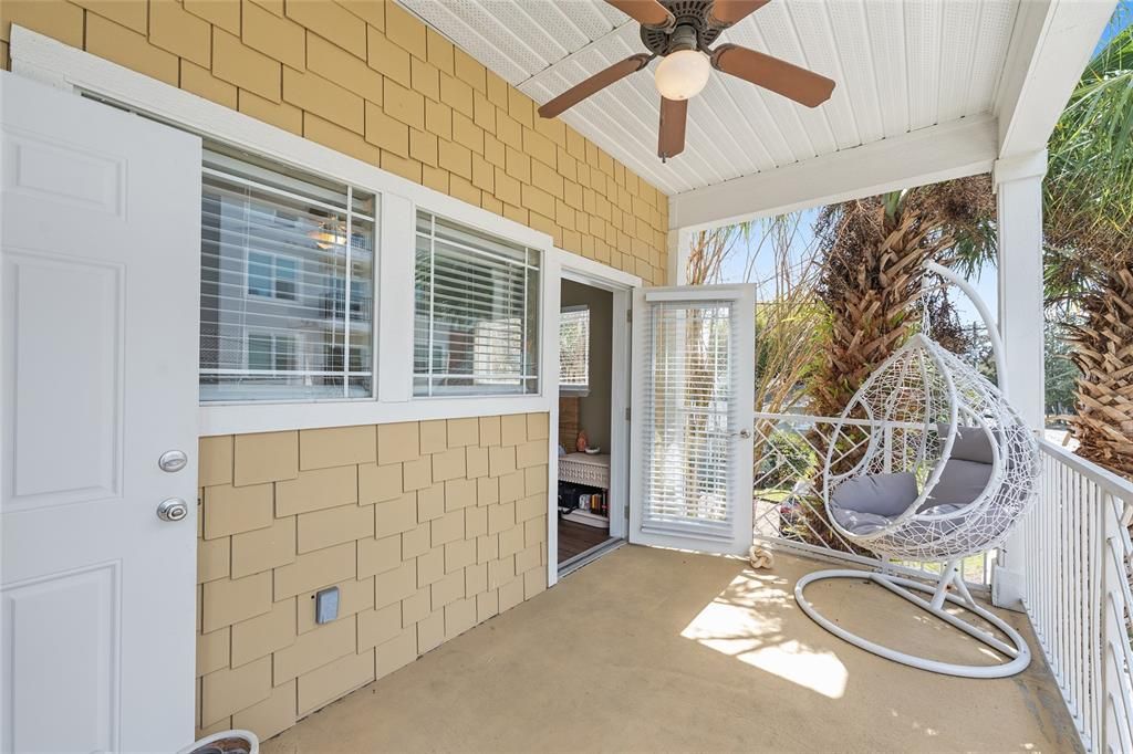 For Sale: $225,000 (1 beds, 1 baths, 582 Square Feet)