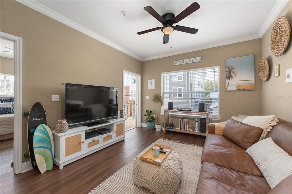 For Sale: $225,000 (1 beds, 1 baths, 582 Square Feet)