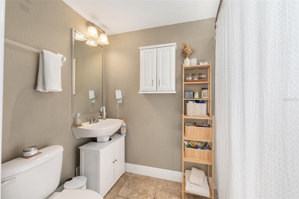 For Sale: $225,000 (1 beds, 1 baths, 582 Square Feet)