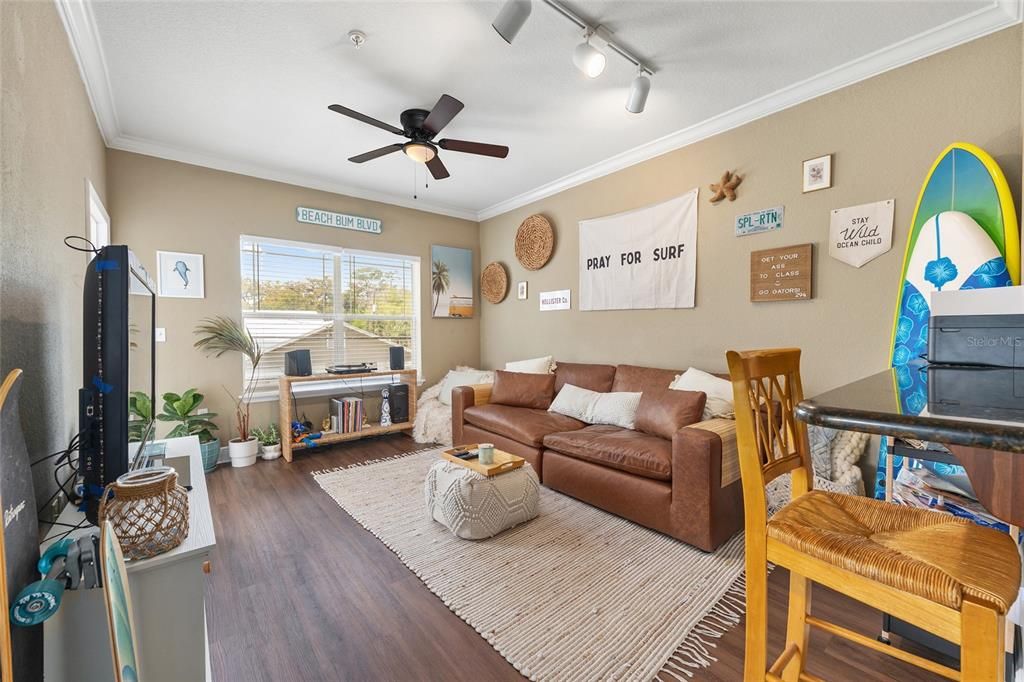 For Sale: $225,000 (1 beds, 1 baths, 582 Square Feet)