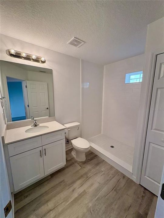 Activo con contrato: $209,900 (2 camas, 2 baños, 1100 Pies cuadrados)