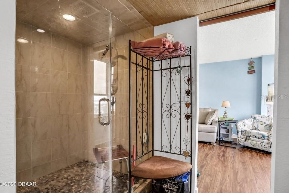 For Rent: $3,400 (3 beds, 2 baths, 1458 Square Feet)