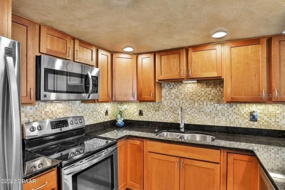 For Rent: $3,400 (3 beds, 2 baths, 1458 Square Feet)